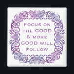 Imán Cita motivacional positiva en morado<br><div class="desc">"Concéntrese en lo bueno y lo mejor seguirá" mensaje apto para la vida.</div>
