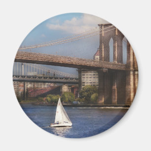 Imán Ciudad - NY - navegación debajo del puente de