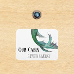 Imán Cola de sirena de puerta de crucero personalizada<br><div class="desc">Este diseño se creó a través del arte digital. Puede ser personalizado en el área de proporcionar o personalizar eligiendo la opción de pulsar para personalizar y cambiando el nombre, las iniciales o las palabras. También puede cambiar el color y estilo del texto o eliminar el texto para un diseño...</div>