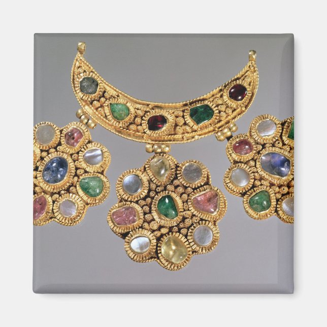 Imán Collar en forma de media luna con colgantes (Frente)