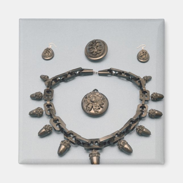 Imán Collar, pendientes, broche y colgante, c.1870 (Frente)