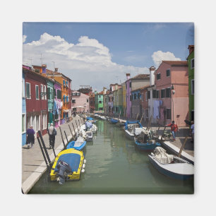 Imán Coloridas casas a lo largo del canal en la isla de