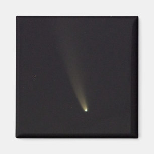 Imán Cometa NEOWISE en el cielo nocturno