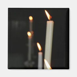 Imán con velas de iluminación