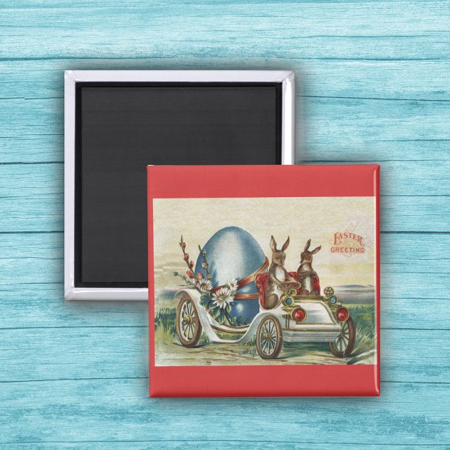 Imán Conejos de Pascua en auto antiguo Gran Huevo Azul (Vintage rabbits riding in white car with big blue Easter Egg on red magnet.)