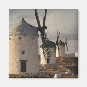 Imán Consuegra, antiguos molinos de viento de La Mancha