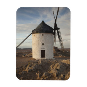 Imán Consuegra, antiguos molinos de viento de La Mancha