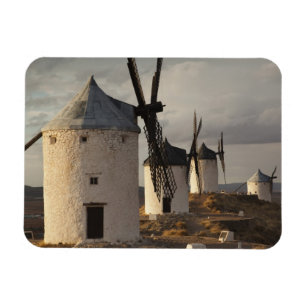 Imán Consuegra, antiguos molinos de viento de La Mancha
