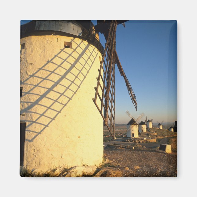 Imán Consuegra, La Mancha, España, molinos de viento y (Frente)