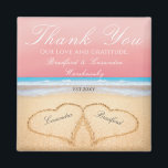 Imán Coral Sunset Peach Beach Wedding 2 Hearts Sand<br><div class="desc">Esta boda de playa de Coral Peach 2 Hearts in the Sand Magnet es un perfecto favor de boda. Nuestros productos nupciales Blue Hearts on the Beach están disponibles en una gran variedad de productos para la boda perfecta en la playa personalizado. Perfecto para un boda de crucero oceánico, este...</div>