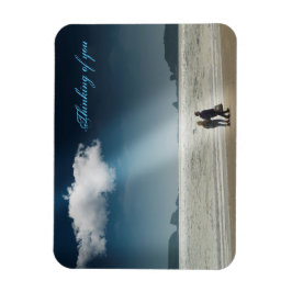 Imán Corazones en una playa.