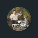 Imán Cortar el amor al corazón por tus nombres de fotos<br><div class="desc">Cute HEART LOVE YOU DAD Photo Names Magnet presenta su foto favorita con el texto "(corazón de amor) you Dad" en un alfabeto blanco moderno con sus nombres debajo. Personalice editando el texto en el cuadro de texto proporcionado y agregando su propia imagen. Perfecto para Navidades, cumpleaños y regalos del...</div>