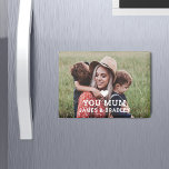 Imán Corto corazón te ama MAMÁ Día de la Madre<br><div class="desc">Cute HEART LOVE YOU MAMÁ Mother's Day Magnets presenta tu foto favorita con el texto "(corazón del amor) tu Mamá" en escritura blanca moderna con tus nombres debajo. Personalice editando el texto en el cuadro de texto proporcionado y agregando su propia imagen. Diseñado por ©2022 Evco Studio www.zazzle.com/store/evcostudio</div>
