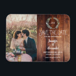 Imán Crea tu propia foto de monograma de madera rústica<br><div class="desc">Las hojas de acuarela botánica rústica en madera oscura de grano,  foto monogramada Save the Date flexi imnet. Diseño de hojas de acuarela. Puede agregar su propio texto y foto para hacer que esta tarjeta Save the Date sea muy personal y única.</div>