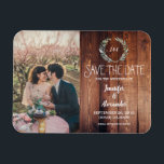 Imán Crea tu propia foto de monograma de madera rústica<br><div class="desc">Las hojas de acuarela botánica rústica en madera oscura de grano,  foto monogramada Save the Date flexi imnet. Diseño de hojas de acuarela. Puede agregar su propio texto y foto para hacer que esta tarjeta Save the Date sea muy personal y única.</div>