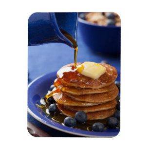 Imán Crepes con el jarabe y el arándano