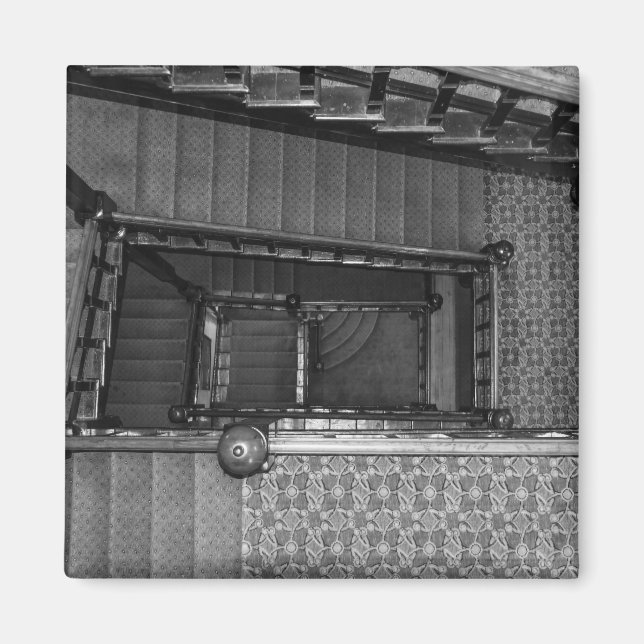 Imán Crescent Stairwell Grayscale (Frente)