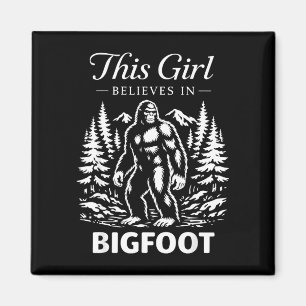 Imán creyente niña pie grande sasquatch críptido bosque