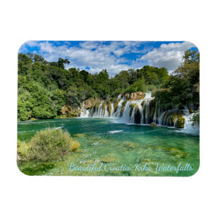 Imán Croacia, vista panorámica remota de las cataratas 