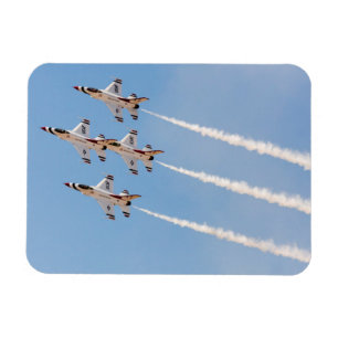 Imán Cuatro Thunderbirds F-16 vuelan en la formación