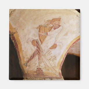 Imán David jugando en el arpa