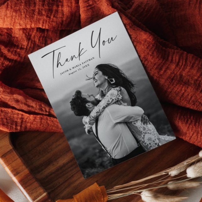 Imán de agradecimiento de boda con foto de guión m (Simple and elegant modern script wedding photo thank you magnetic card.)