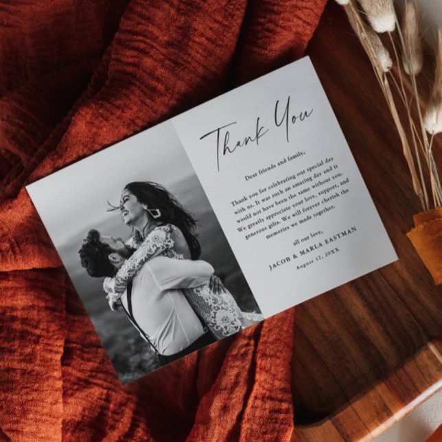 Imán de agradecimiento para boda con foto y texto  (Simple and elegant modern script wedding photo thank you magnetic card.)