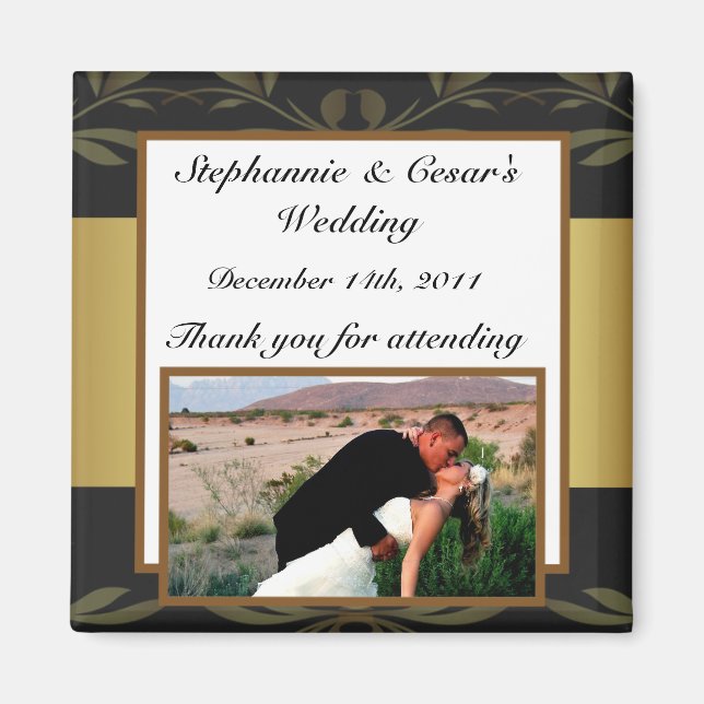 Imán de anuncio de 2" x 2" dorado y negro damasco (Frente)