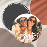 Imán de Besties para el mejor imán fotográfico de<br><div class="desc">Imán fotográfico personalizado para los mejores amigos con "Besties" y "Est". 20XX" para tu foto de BFF y año personalizado de convertirse en los mejores amigos.</div>