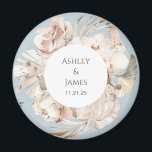 Imán de bodas de jardín florido de color azul y tu<br><div class="desc">Imán de boda de jardín personalizado con flores de color beige</div>