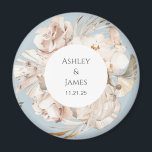 Imán de bodas de jardín florido de color azul y tu<br><div class="desc">Imán de boda de jardín personalizado con flores de color beige</div>