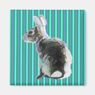 Imán de conejo sobre fondo azul a rayas