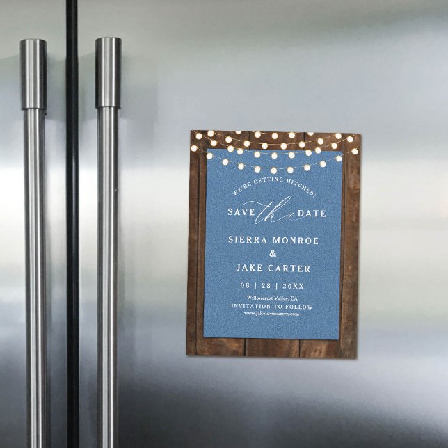 Imán de fecha de reserva de boda rústica con luces (magnet wedding save the date rustic wood denim string lights blue white calligraphy chic elegant)