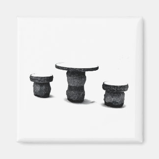 Imán de foto de tres bancos redondos de piedra en