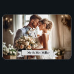 Imán de Invitación fotográfica de boda personaliza<br><div class="desc">Este imán flexible de invitación se muestra con un diseño de plantilla de una fotografía de muestra de una pareja boda. Edite y personalice este elemento y cambie el texto y la foto de ejemplo a la suya, sólo tiene que hacer clic en la ficha de personalización y cambiar la...</div>
