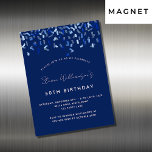 Imán de invitación para confeti azul marino de cum<br><div class="desc">Un imán moderno,  elegante y de invitación. Un fondo azul marino decorado con un confeti azul. Personalice y agregue un nombre y detalles. Texto blanco.</div>
