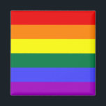 Imán de la bandera del orgullo arcoiris<br><div class="desc">La versión en seis colores de la Bandera del Orgullo Gay es popular desde 1979. El número de rayas se redujo a un número par para evitar que el color medio se ocultara cuando se colgaba verticalmente en los faroles. La banda añil fue cambiada por raya azul real.</div>