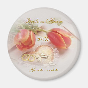 Imán de la boda con los tulipanes, los anillos y