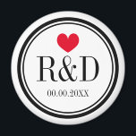 imán de la fiesta de nupcias de corazón monograma<br><div class="desc">Personalizado monograma fiesta de boda en el corazón. Forma redonda con corazón rojo y letras iniciales con nombre de monograma personalizado. Trato personalizado de agradecimiento a los invitados. Incluye la fecha del matrimonio. También es genial guardar el recordatorio de fecha.</div>