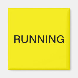 Imán de lavavajillas amarillo en marcha