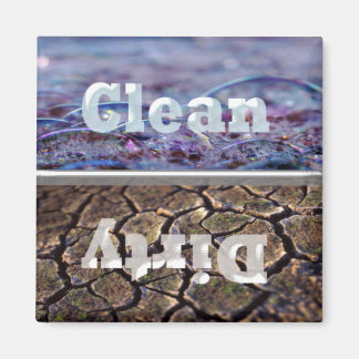 Imán de lavavajillas sucio y con burbujas limpias