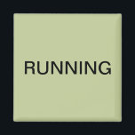 Imán de lavavajillas verde en funcionamiento<br><div class="desc">Mínimo "corriendo" imán de cocina para lavavajillas con un fondo verde sabio que le ayudará con la organización de la cocina. Personalizar con su texto.</div>