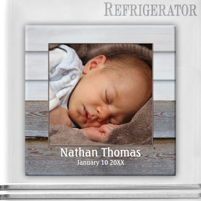 Imán de marco fotográfico de niño de maderas rusas (Photo frame magnet featuring your own baby photo framed by a rustic wood design - mom or grandma)