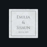 Imán De Piedra Elegante Favor de Boda de Mármol Personalizado<br><div class="desc">Este Elegante Favor Personalizado de Bodas de Mármol es un agradable favor de boda para sus invitados o para los padres de la novia, damas de honor o padrinos. También funciona como regalo de aniversario o regalo para los recién casados. Presenta un diseño elegante, sofisticado y atemporal que puede ser...</div>