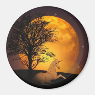 Imán de unicornio sobre la luna llena