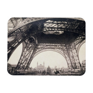 Imán Debajo de la torre Eiffel, antes de ascender, de