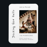 Imán Decoración de Navidades de nuevos salones Foto en<br><div class="desc">A tus amigos les encantará tu invitación desplegable y el saludo de vacaciones. Te personalizarás con una foto y un texto. La frase, "Estamos cubriendo nuevos salones", traerá una sonrisa a sus amigos y familiares. Pueden usar esto en su nevera para recordar su nueva dirección. Se han utilizado opciones modernas...</div>