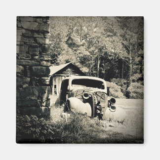 Imán Descanso junto a la chimenea