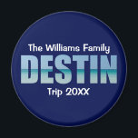 Imán Destin Beach Trip personalizado Guay Blue<br><div class="desc">Estos geniales imanes personalizados Destin Florida presentan su nombre de grupo personalizado para una reunión familiar o un viaje a la Costa Esmeralda. Las letras de la palabra DESTIN están llenas de hermosas fotografías oceánicas para sus vacaciones.</div>