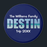 Imán Destin Beach Trip personalizado Guay Blue<br><div class="desc">Estos geniales imanes personalizados Destin Florida presentan su nombre de grupo personalizado para una reunión familiar o un viaje a la Costa Esmeralda. Las letras de la palabra DESTIN están llenas de hermosas fotografías oceánicas para sus vacaciones.</div>